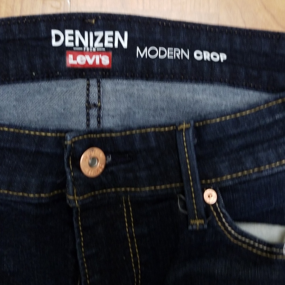 Jean's Cropped - Picture 2 of 6